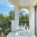 Maryan Apartment *