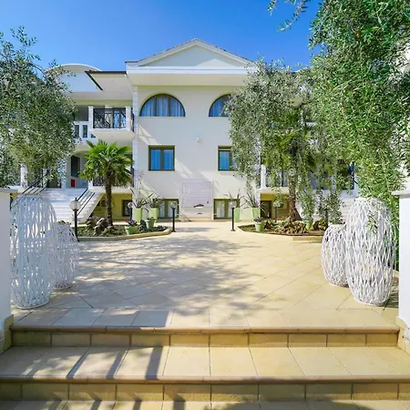 Maryan Apartment *